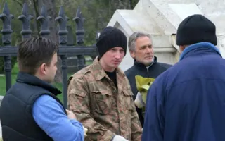 Уборкой на Братском кладбище севастопольцы почтили память погибших воинов