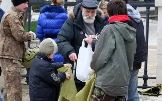 Уборкой на Братском кладбище севастопольцы почтили память погибших воинов