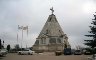 Уборкой на Братском кладбище севастопольцы почтили память погибших воинов