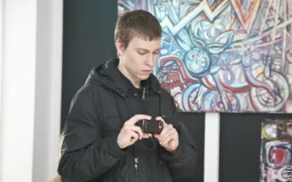 Бессознательная живопись американского художника Джейка Белла на его персональной выставке
