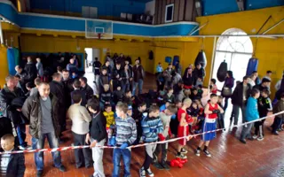 Юные севастопольские боксёры практикуются в квалификационном турнире