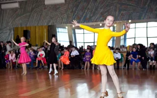 В Севастополе состоялся традиционный фестиваль бального танца «Весенний бал-2013»