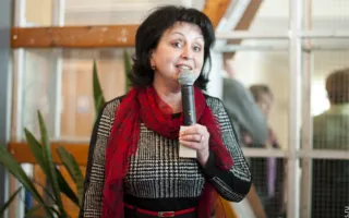 Живопись, вышитая на полотне, от севастопольских мастериц Клавдии Гориной и Татьяны Дидиной