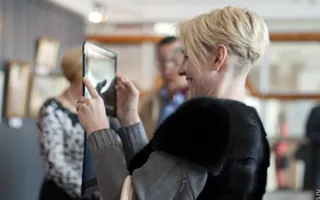 Живопись, вышитая на полотне, от севастопольских мастериц Клавдии Гориной и Татьяны Дидиной