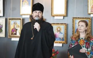 Живопись, вышитая на полотне, от севастопольских мастериц Клавдии Гориной и Татьяны Дидиной