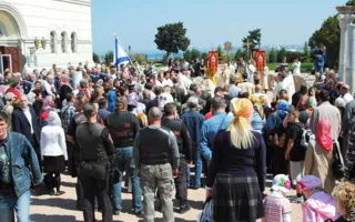 В Севастополе в Херсонесе встретили самый большой на Украине колокол
