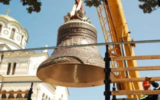 В Севастополе в Херсонесе встретили самый большой на Украине колокол
