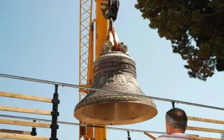 В Севастополе в Херсонесе встретили самый большой на Украине колокол