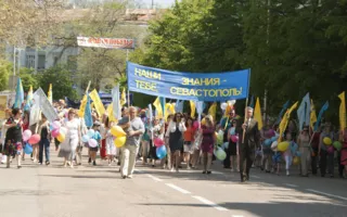 1 мая в Севастополе — традиционная праздничная демонстрация трудовых коллективов