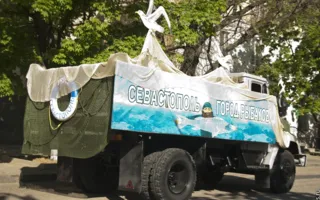 1 мая в Севастополе — традиционная праздничная демонстрация трудовых коллективов