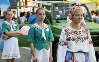 1 мая в Севастополе — традиционная праздничная демонстрация трудовых коллективов