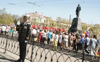 1 мая в Севастополе — традиционная праздничная демонстрация трудовых коллективов