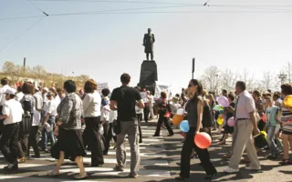 1 мая в Севастополе — традиционная праздничная демонстрация трудовых коллективов