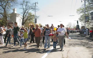 1 мая в Севастополе — традиционная праздничная демонстрация трудовых коллективов