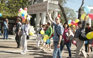 1 мая в Севастополе — традиционная праздничная демонстрация трудовых коллективов