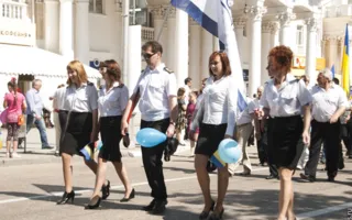 1 мая в Севастополе — традиционная праздничная демонстрация трудовых коллективов