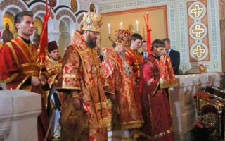 Севастопольцы в Херсонесе встретили светлый праздник Пасхи вместе с Президентом Украины