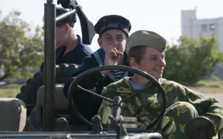 Раритетные автомобили на выставке ретро-техники в рамках фестиваля «Ради жизни на земле»