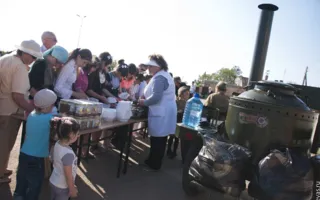 Раритетные автомобили на выставке ретро-техники в рамках фестиваля «Ради жизни на земле»