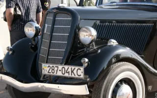 Раритетные автомобили на выставке ретро-техники в рамках фестиваля «Ради жизни на земле»