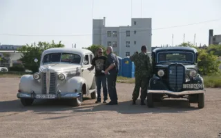 Раритетные автомобили на выставке ретро-техники в рамках фестиваля «Ради жизни на земле»