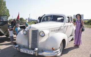 Раритетные автомобили на выставке ретро-техники в рамках фестиваля «Ради жизни на земле»