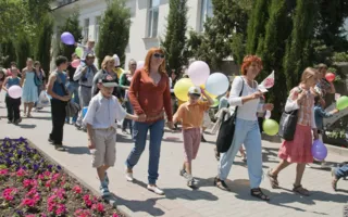 Парад многодетных счастливых семей в Севастополе ко Дню семьи и Дню матери
