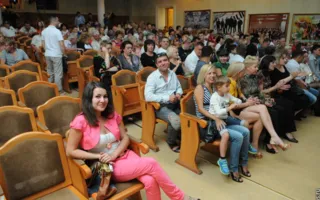 Михаил Санин и Анна Кросс: «Этот город пахнет любовью». Выступление звезд шансона и эстрады в Севастополе