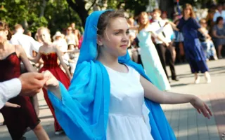 Ежегодный бал на Приморском бульваре собрал тех, кто почитает праздник Жён Мироносиц
