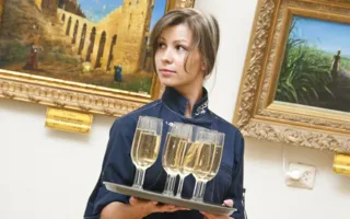 Персональная выставка картин Никаса Сафронова впервые в Севастополе