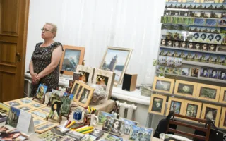 Персональная выставка картин Никаса Сафронова впервые в Севастополе