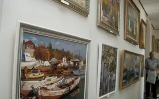 К 230-летию Севастополя открылась выставка картин Владимира Преображенского «Город и море»