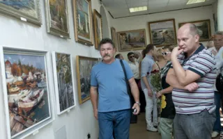 К 230-летию Севастополя открылась выставка картин Владимира Преображенского «Город и море»