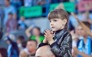 ФК «Севастополь» и болельщики отметили выход в Премьер-лигу концертом и салютом