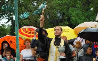 На Приморском бульваре появилась бронзовая скульптура «Одуванчик — символ доброты и детства»