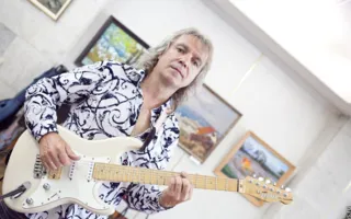 Ко Дню города в Севастополе открылась выставка картин «Белый город на синем морском берегу»
