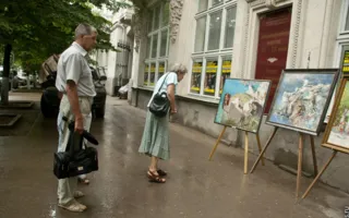 Искусство ближе к людям. Открытый вернисаж у стен Севастопольского художественного музея имени М.П. Крошицкого