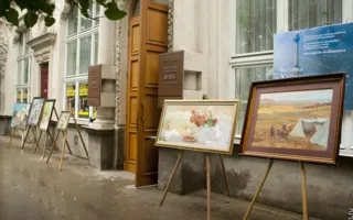 Искусство ближе к людям. Открытый вернисаж у стен Севастопольского художественного музея имени М.П. Крошицкого