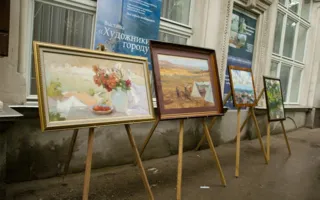 Искусство ближе к людям. Открытый вернисаж у стен Севастопольского художественного музея имени М.П. Крошицкого