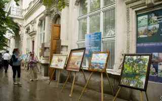 Искусство ближе к людям. Открытый вернисаж у стен Севастопольского художественного музея имени М.П. Крошицкого