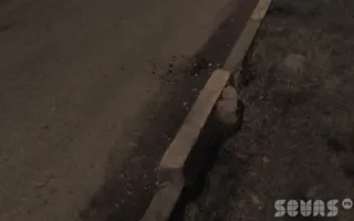 Иномарка врезалась в дерево в районе остановки «Дмитрия Ульянова». Видео последствий ДТП