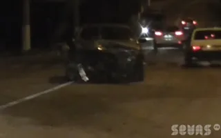 Иномарка врезалась в дерево в районе остановки «Дмитрия Ульянова». Видео последствий ДТП