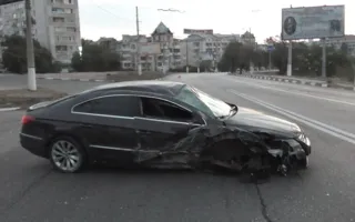 В Севастополе в ночном ДТП «Volkswagen» лишился колёс