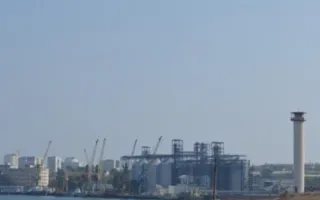 Госслужба по чрезвычайным ситуациям спасает 5 тысяч тонн зерна в Севастопольском порту