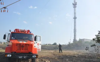 В Севастополе рядом с телевышкой пять часов горела трава на площади в четыре гектара