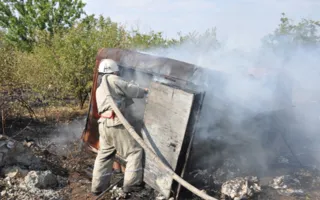 В Севастополе рядом с телевышкой пять часов горела трава на площади в четыре гектара