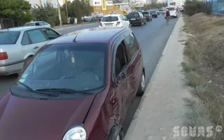 В Севастополе на Столетовском проспекте произошло ДТП с участием трёх автомобилей, пострадала девушка. Видео последствий ДТП