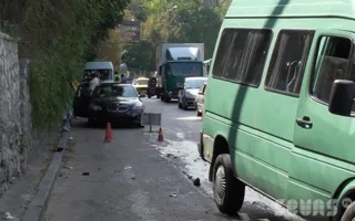 В Севастополе на улице Героев Севастополя в лобовом ДТП пострадали люди. Видео последствий
