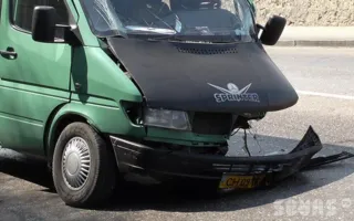 В Севастополе на улице Героев Севастополя в лобовом ДТП пострадали люди. Видео последствий