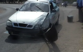 В Севастополе преступник совершил разбойное нападение на таксиста, а затем на угнанной машине попал в ДТП